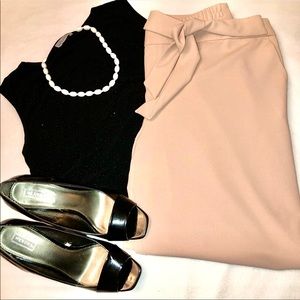 Worthington, blush colored capri